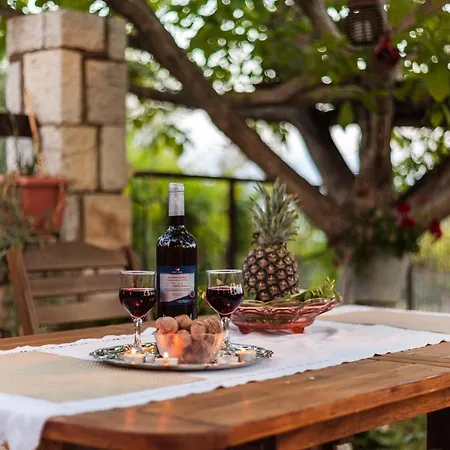 Olive Garden Stone House Near The Dom wakacyjny Petalídhion