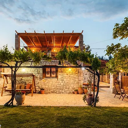 Olive Garden Stone House Near The * Petalídhion