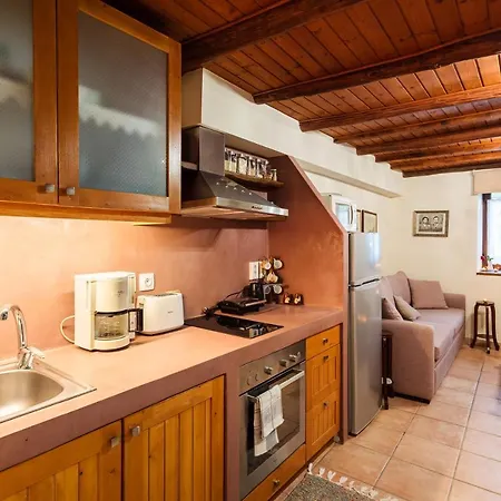 Olive Garden Stone House Near The Dom wakacyjny *