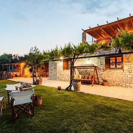 Olive Garden Stone House Near The Ferienhaus Petalídhion