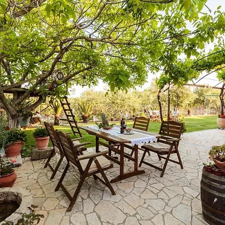 Olive Garden Stone House Near The *