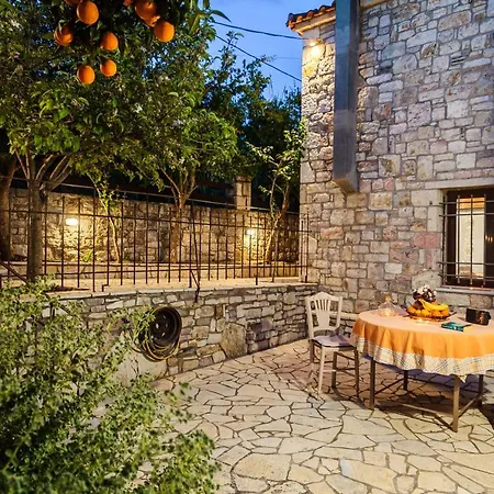 Olive Garden Stone House Near The Petalídhion