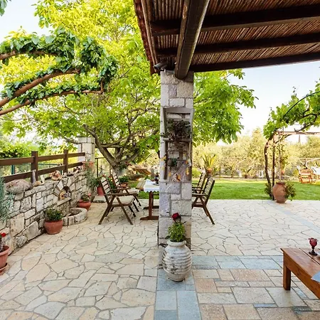 Olive Garden Stone House Near The Dom wakacyjny