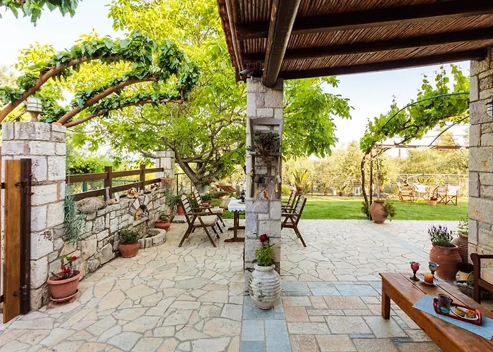 Olive Garden Stone House Near The Holiday home