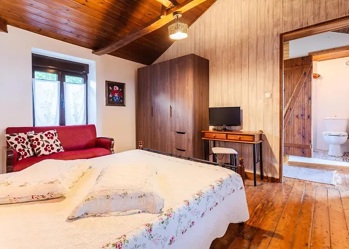 Olive Garden Stone House Near The Holiday home *