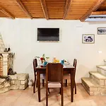 Olive Garden Stone House Near The بيت للعطل *