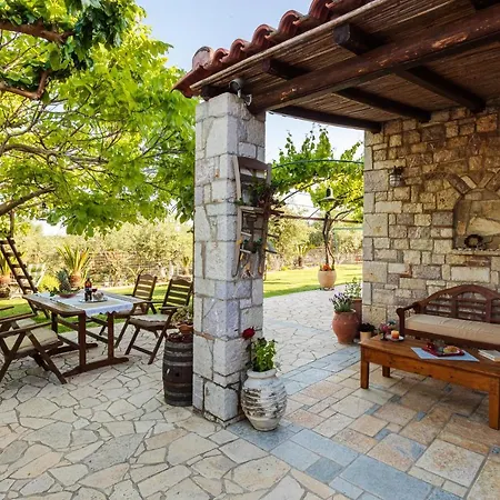 Olive Garden Stone House Near The Holiday home *