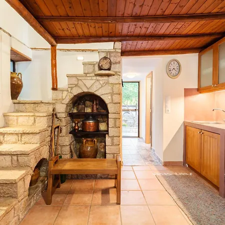 Apartment Olive Garden Stone House Near The Petalidi