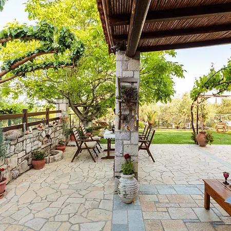 Olive Garden Stone House Near The Apartment Petalidi