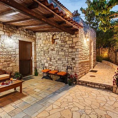 Olive Garden Stone House Near The Apartment Petalidi