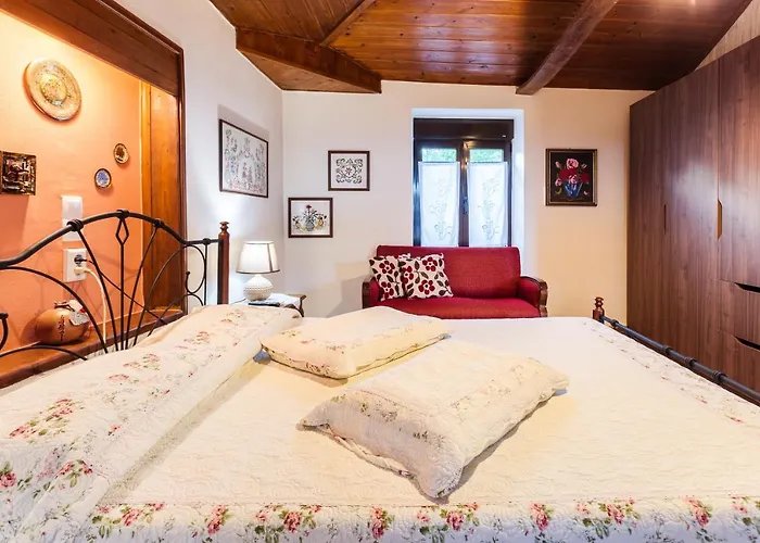 Olive Garden Stone House Near The Πεταλίδι